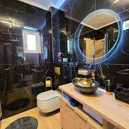 Gyoergyi Apartment - Biro Tours Nr 43 * فونيارتْسفاشغ
