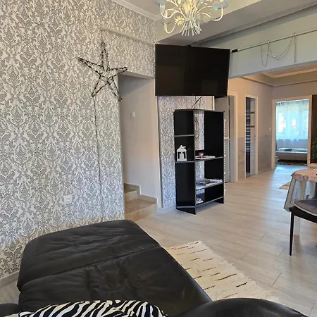 شقة Gyoergyi Apartment - Biro Tours Nr 43 فونيارتْسفاشغ