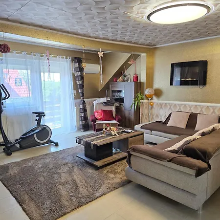 شقة Gyoergyi Apartment - Biro Tours Nr 43 فونيارتْسفاشغ