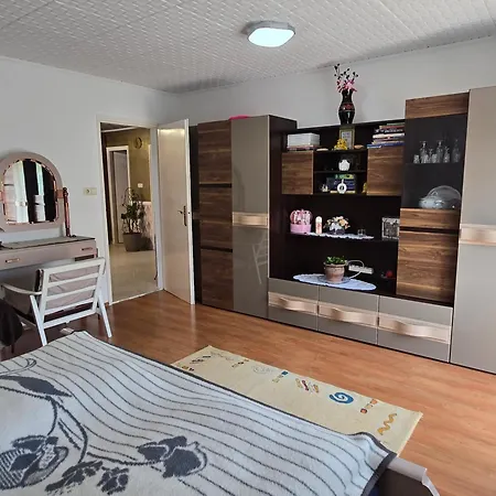 Gyoergyi Apartment - Biro Tours Nr 43 شقة